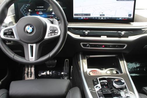 2025 BMW X7 M60i