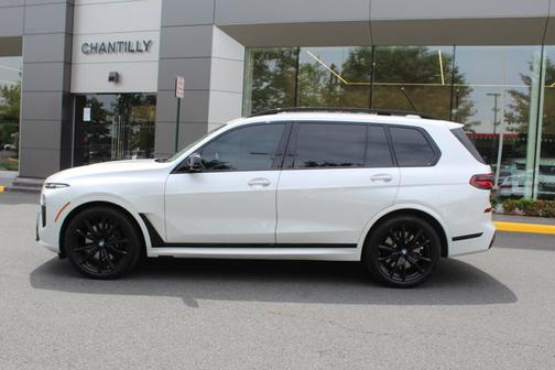 2025 BMW X7 M60i