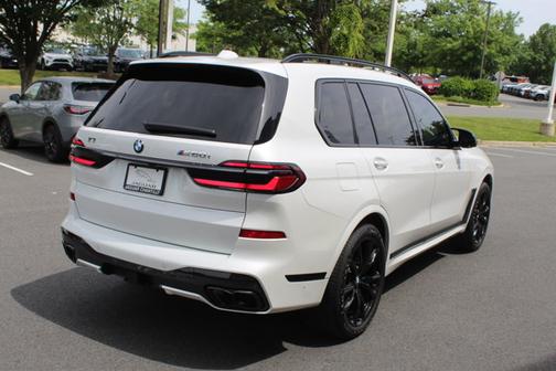 2025 BMW X7 M60i