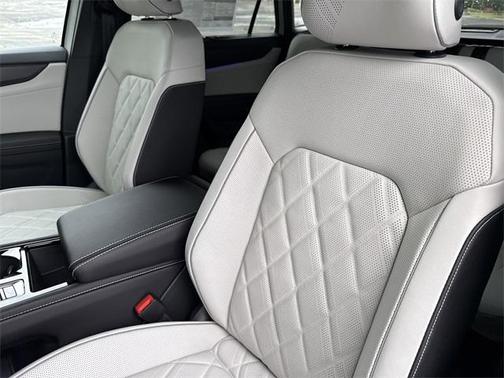 2025 Volkswagen Atlas Cross Sport 2.0T SEL Premium R-Line