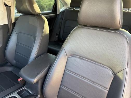 2022 Volkswagen Passat 2.0T SE