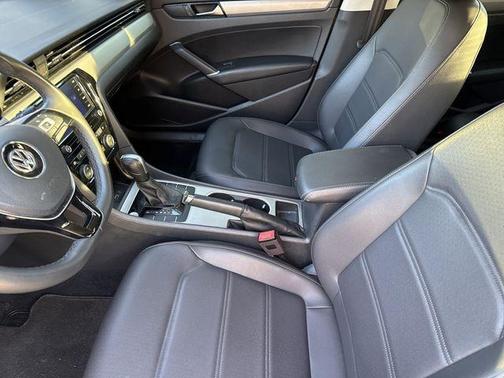 2022 Volkswagen Passat 2.0T SE
