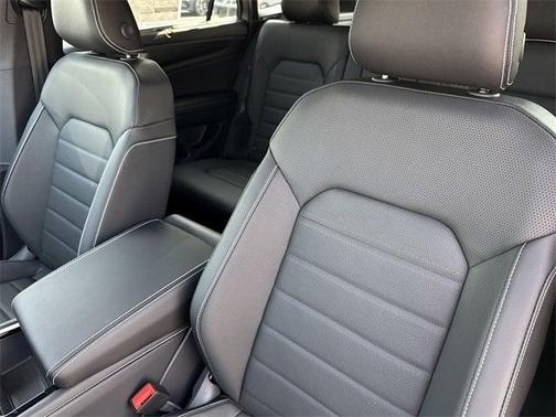 2025 Volkswagen Atlas Cross Sport 2.0T SEL R-Line Black
