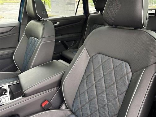 2025 Volkswagen Atlas Cross Sport 2.0T SEL Premium R-Line