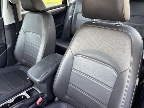 2022 Volkswagen Passat 2.0T SE