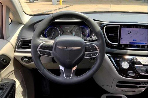 2022 Chrysler Pacifica Touring-L