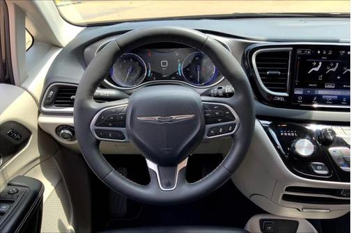 2023 Chrysler Pacifica Touring-L