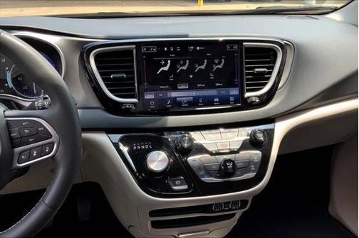 2023 Chrysler Pacifica Touring-L