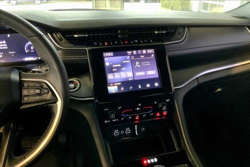2023 Jeep Grand Cherokee L Laredo