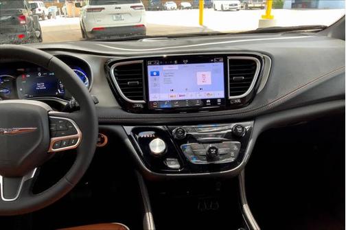 2025 Chrysler Pacifica Hybrid Pinnacle