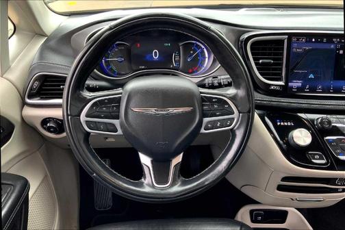 2022 Chrysler Pacifica Hybrid Touring L