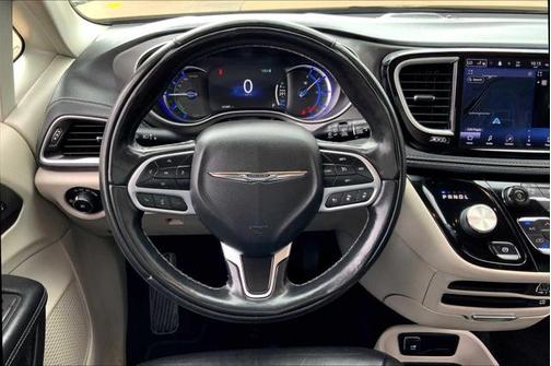 2022 Chrysler Pacifica Hybrid Touring L