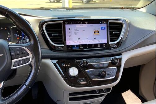 2021 Chrysler Pacifica Hybrid Touring L