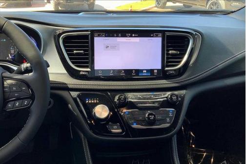 2025 Chrysler Pacifica Hybrid Select