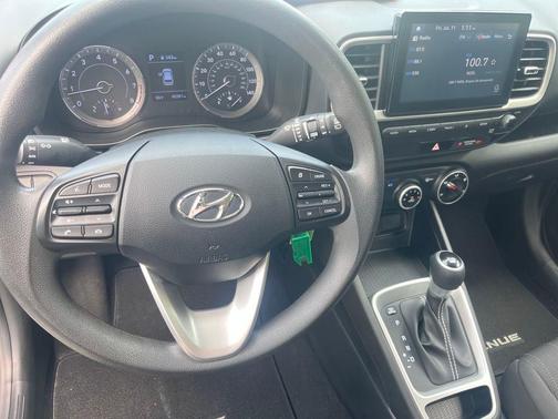 2022 Hyundai VENUE SE