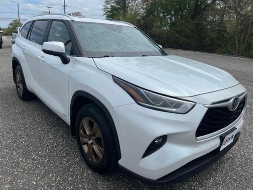 2023 Toyota Highlander Hybrid Bronze Edition