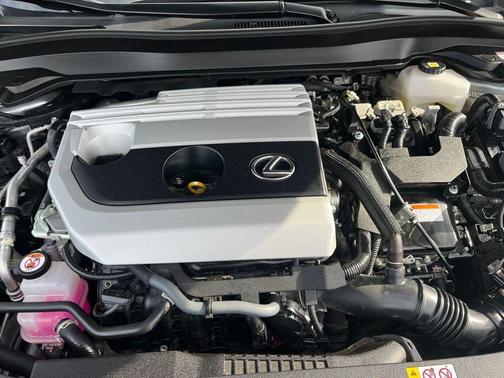 2023 Lexus UX 250h Premium