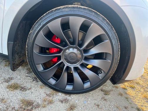 2025 Tesla Model Y Performance