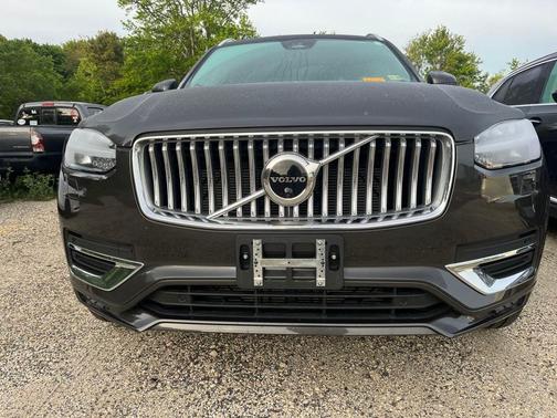 2023 Volvo XC90 B5 Plus