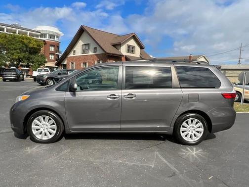 2017 Toyota Sienna XLE Premium