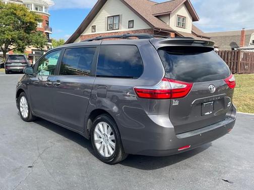 2017 Toyota Sienna XLE Premium