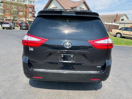 Midnight Black Metallic 2016 Toyota Sienna XLE
