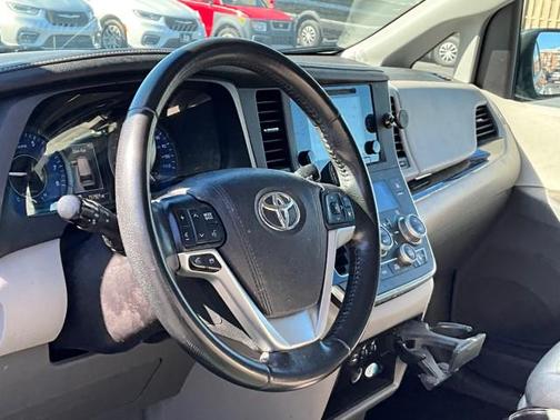 2016 Toyota Sienna XLE