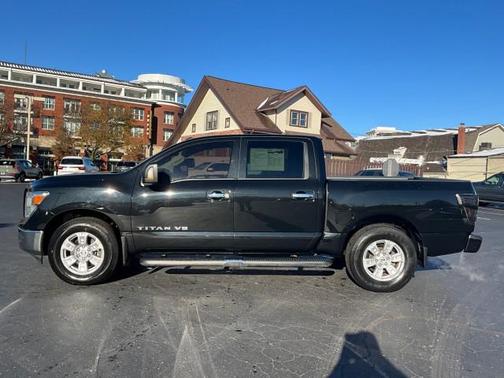 2019 Nissan Titan SV