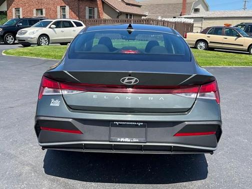 Amazon Gray 2024 Hyundai ELANTRA SE