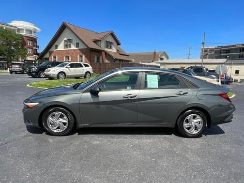Amazon Gray 2024 Hyundai ELANTRA SE