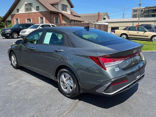 Amazon Gray 2024 Hyundai ELANTRA SE