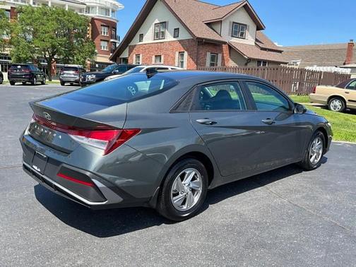 Amazon Gray 2024 Hyundai ELANTRA SE