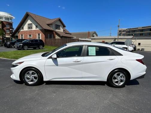 Quartz White 2021 Hyundai ELANTRA SE