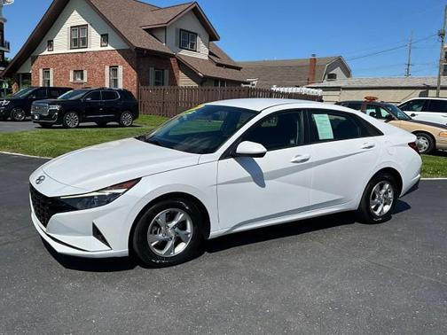 Quartz White 2021 Hyundai ELANTRA SE