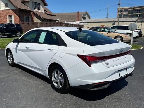 Quartz White 2021 Hyundai ELANTRA SE