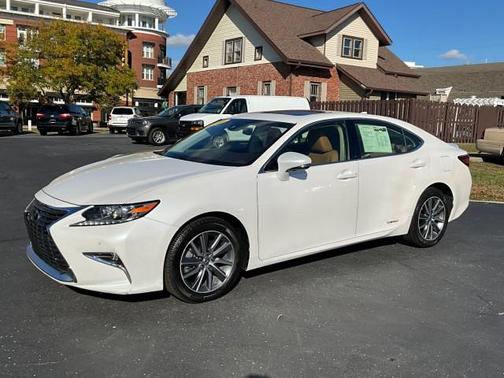 2016 Lexus ES 300h Base