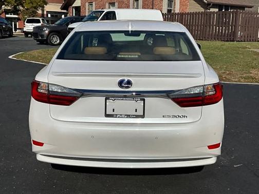 2016 Lexus ES 300h Base