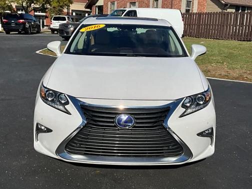 2016 Lexus ES 300h Base