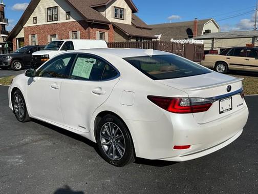 2016 Lexus ES 300h Base