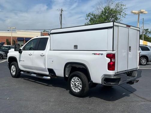 WHITE 2022 Chevrolet Silverado 2500 LT