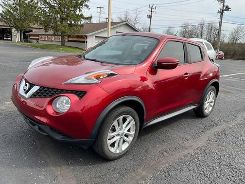 RED 2016 Nissan Juke S