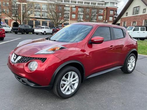 RED 2016 Nissan Juke S
