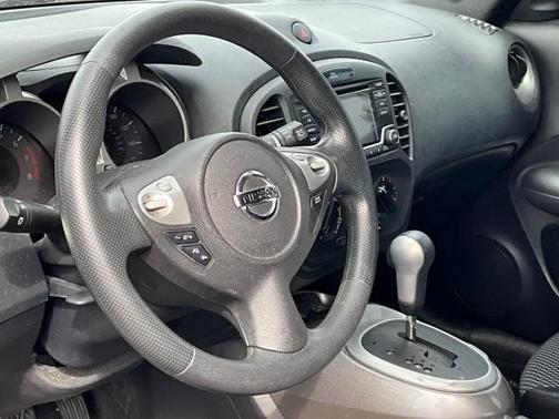 RED 2016 Nissan Juke S