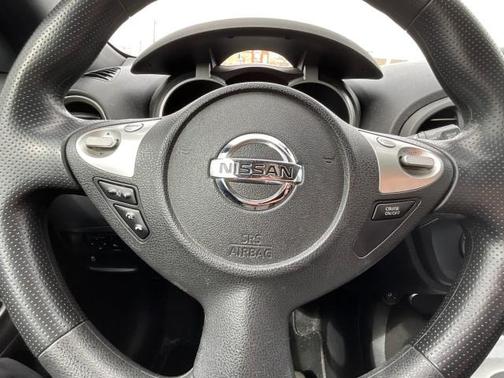 RED 2016 Nissan Juke S