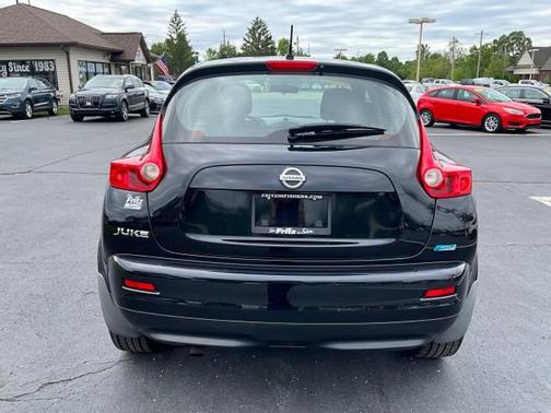 Sapphire Black 2013 Nissan Juke S