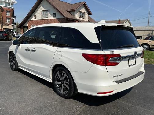 White Diamond Pearl 2019 Honda Odyssey Elite