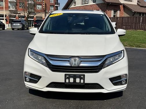 White Diamond Pearl 2019 Honda Odyssey Elite