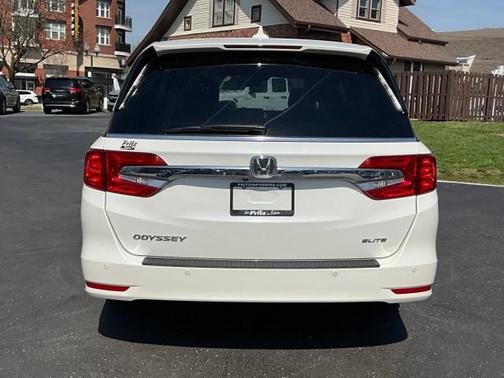 White Diamond Pearl 2019 Honda Odyssey Elite