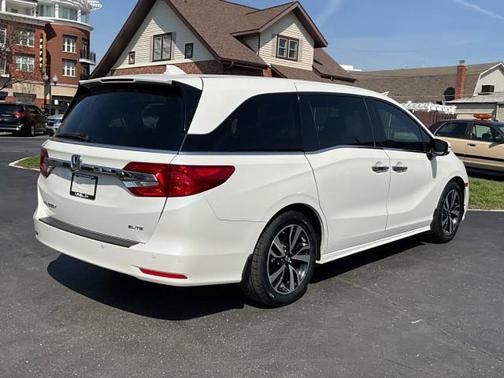 White Diamond Pearl 2019 Honda Odyssey Elite