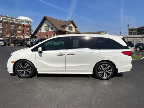 White Diamond Pearl 2019 Honda Odyssey Elite
